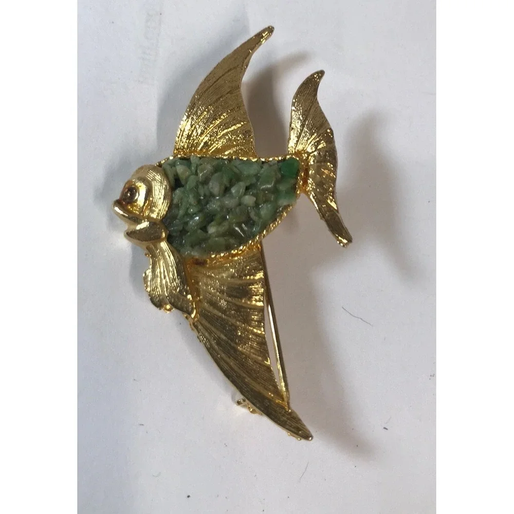 VINTAGE Jade color Pieces JEWELED FLYING FISH PIN/BROOCH   As Is